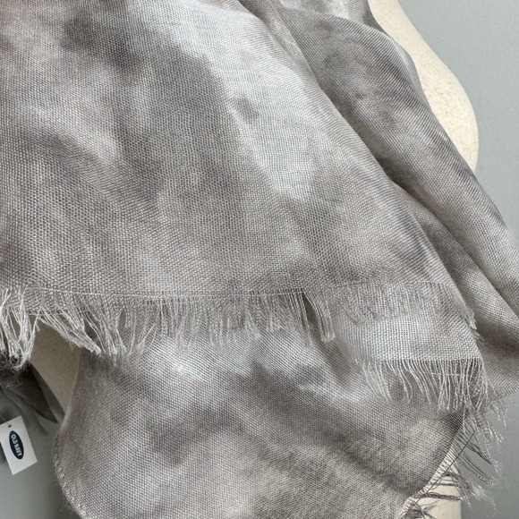 OLD NAVY Grey & White Tie Dye NEW with tags lightweight scarf 72" x 30" - Picture 4 of 4